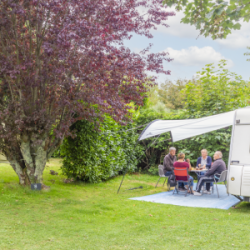 Se retrouver entre amis dans un camping de Bretagne