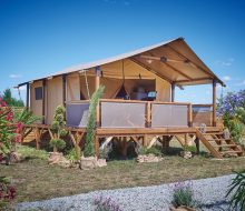 belle tente lodge dans un camping en bretagne