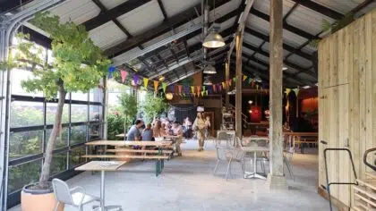 Kamperen op de camping 7 grote schuur gedeelde ruimte camping pouldu