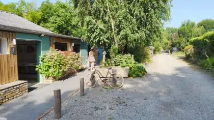 Emplacements 4 allee gravillonnee sanitaires camping finistere sud